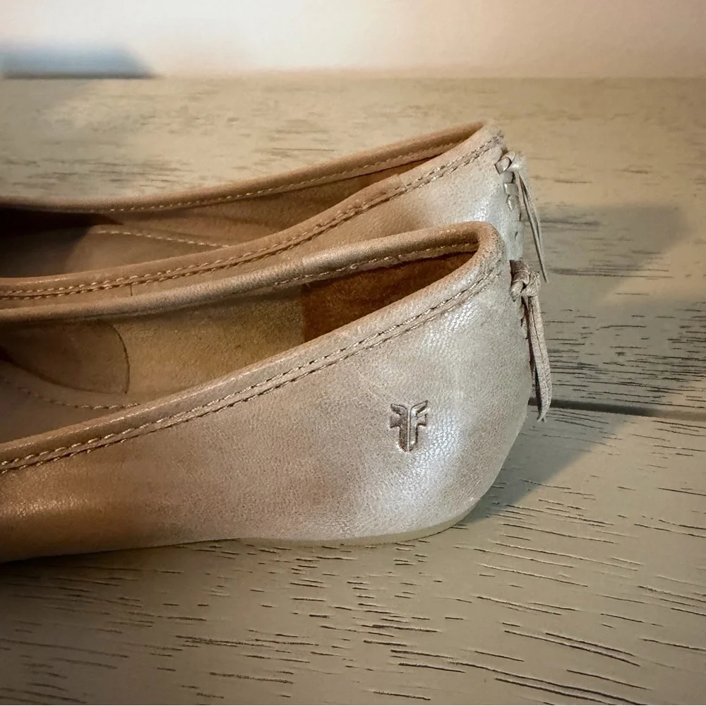 $148 NIB Frye 6.5 Ash Gray Regina Italian Leather Flats Round Toe Padded Insoles